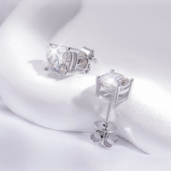 🔵𝟲𝟱%𝗢𝗙𝗙 𝗯𝘂𝗻𝗱𝗹𝗲𝘀 𝟯+🔵 NEW 925 CZ Cushion Cut Classic Stud Earrings - Picture 5 of 12